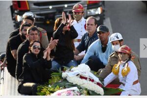 Marília Mendonça é enterrada com cerimônia restrita em Goiânia