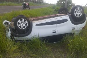 Veículo ficou às margens da rodovia