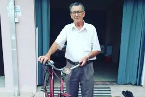 Ari sentia muita saudade de sua amada