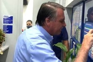 Sem resultado com fezinha em Campo Grande, Bolsonaro aposta em lotérica do Guarujá