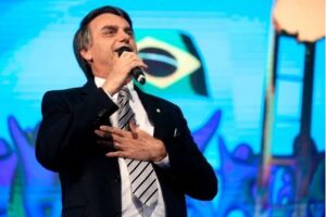Bolsonaro sanciona lei para abertura de contas em moeda estrangeira