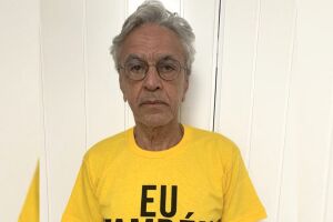 Caetano Veloso está com Covid e alfineta Bolsonaro