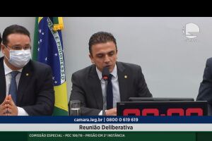 Centrão trocou 13 integrantes para votar contra a PEC