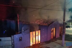 Casa pega fogo e deixa idoso queimado em Coxim