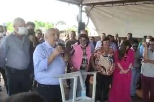 Londres Machado durante discurso em Mundo Novo