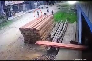 Menina foi esmagada por pilha de madeira