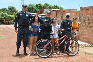 Mãe e filha se emocionaram com presente