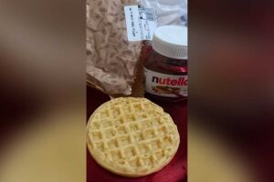 Padeiro fez uma fornada de waffle especial para menino autista