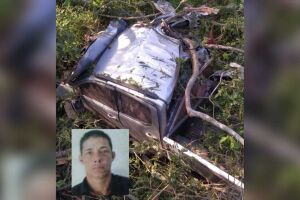 A caminhonete ficou bastante destruída