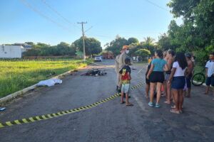 Motociclista bate em caminhonete e morre em Bonito