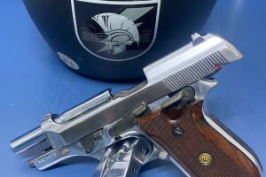 Rapaz é preso passeando com pistola na Duque de Caxias