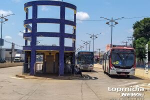 Transporte coletivo amanheceu paralisado nesta terça-feira