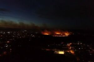 Incêndio chegou bem próximo de residências e pousadas da região