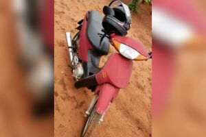 Veículo foi roubado na noite dessa segunda-feira