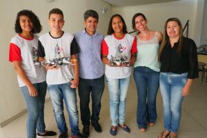 Rinaldo esteve presente na entrega de kits para alunos