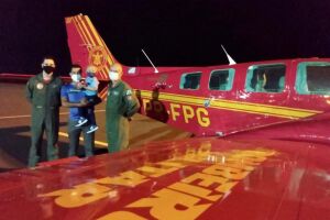 O pai Edson e Kadmiel viajaram para Barretos com o apoio do Corpo de Bombeiros