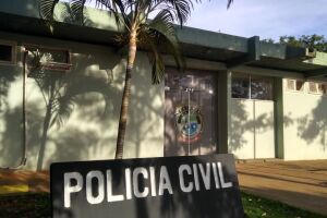 Policiais flagram buraco dentro de cela em delegacia em Três Lagoas