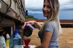 Aline ficou famosa por mostrar rotina nas estradas