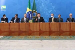 Bolsonaro colocou ministros para fazer propaganda sobre o governo na TV