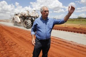 Governador entregou obras no interior e promoveu reajuste de 34% a professores convocados