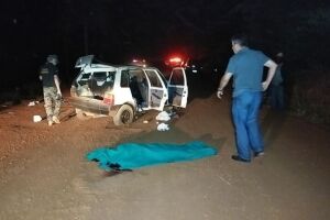 Mulher foi arremessada do carro