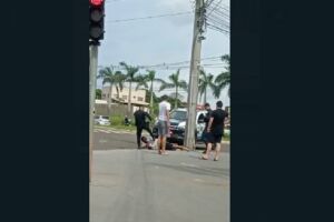 Motorista se revolta e chama ação da PM de abuso