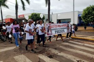 Protesto foi realizado em frente a praça central