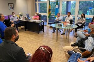 Encontro define concurso e negociação de salários com novos professores em MS