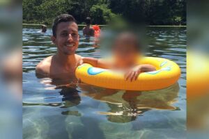 Militar é pai adotivo da filha de jovem assassinada e usa isso em depoimento