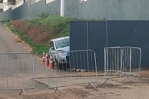 Idosa acertou o muro do Albano Franco