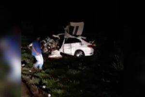 Acidente entre carro e carreta deixa pessoa morta em Douradina