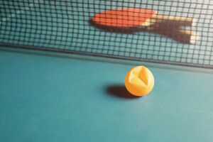 Marido surta e manda mesa de ping pong na cabeça da esposa em Campo Grande