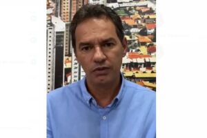 Marquinhos fala grosso com professores