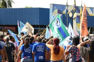 Professores decidiram em assembleia geral iniciar o movimento grevista na próxima segunda-feira (14)
