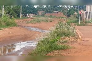 Esgoto foi arrumado e voltou a dar problema horas depois
