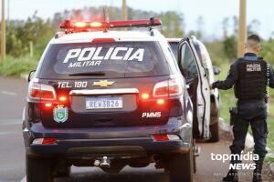 Suspeito de roubo xinga policiais, quebra viatura e acaba preso em Campo Grande
