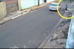Ciclista se desequilibrou e caiu na boca de lobo