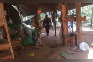 Carro de militares é atingido por explosivo em ataque na fronteira