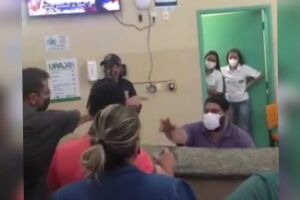 Revoltados, pacientes quebram o 'pau' com recepcionista na UPA Universitária (vídeo)