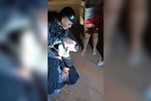 Mãe pede socorro aos prantos e policiais salvam bebê no Colibri (vídeo)