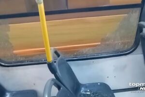 Bandidos quebram vidro de ônibus com pedradas no Jardim Uirapuru