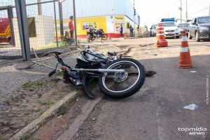 Motociclista atingido por ford Ka está na UTI em observação pela equipe de neurocirurgia