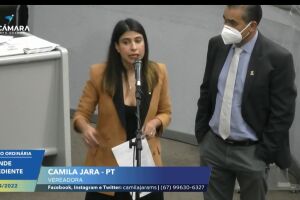 Camila Jara conseguiu aprovar moção de protesto contra Bolsonaro