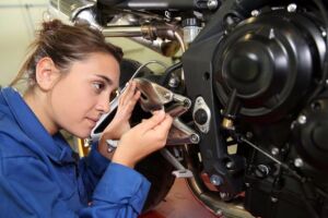 Campo Grande abre inscrições para 1º curso de mecânica básica de motos para mulheres