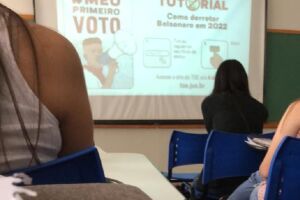Bolsonaro tá 'mal na foto' na UFMS 