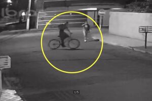 Vídeo mostra momento que jovem é assaltada