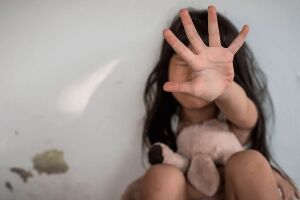 Vizinhos denunciam casal que obrigava filha a ter relações sexuais com estranhos na fronteira