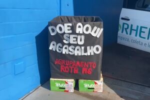Grupo arrecada roupas e calçadas para ajudar os mais necessitados