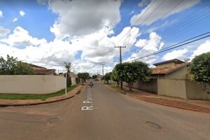 Mulher é espancada com facão, com corte até o osso e mente que foi assaltada