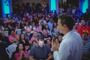 Marquinhos discursou para centenas de apoiadores